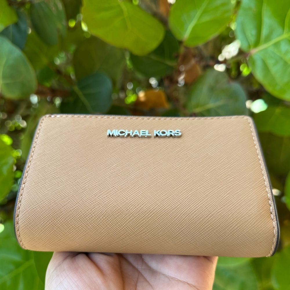 Michael Kors Jet Set Travel Bifold Wallet Peanut - Picture 3 of 11